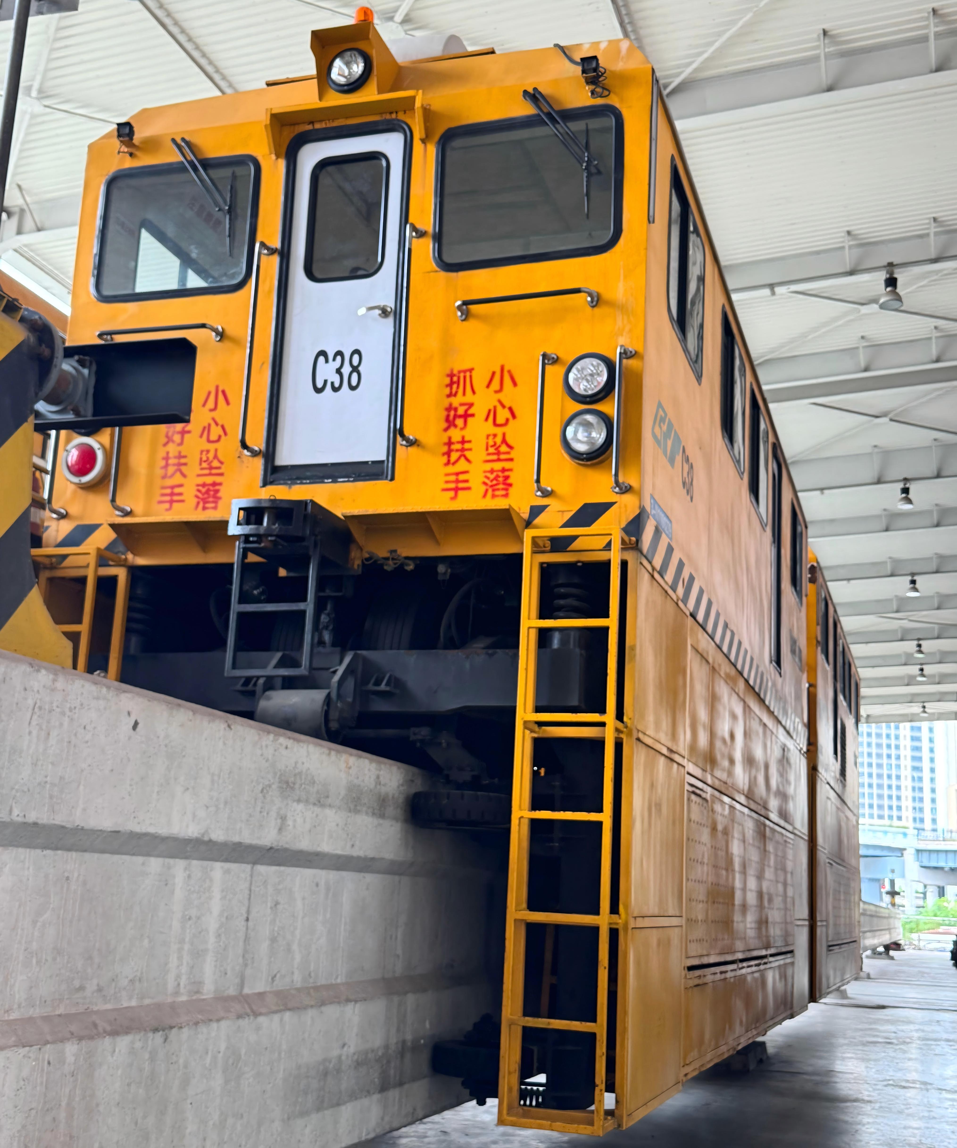 重庆新能源跨座式单轨工程车及前端感知设备